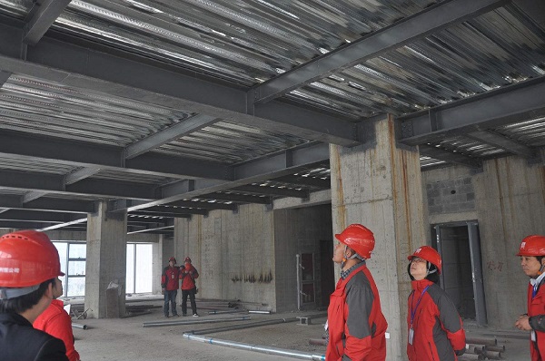 鋼結(jié)構(gòu)和混凝土建筑，對(duì)比一下就知道哪個(gè)適合建廠房